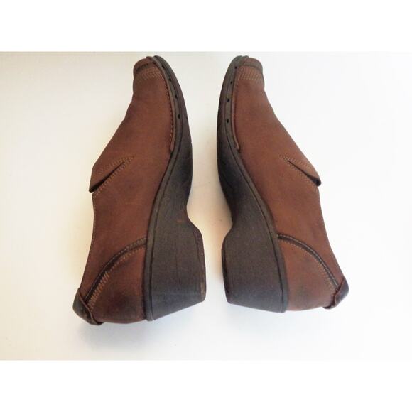 unSTRUCTURED by Clarks Womens US 8M Burgundy Nubuck Leather Slip On Wedge Shoe - Picture 5 of 8